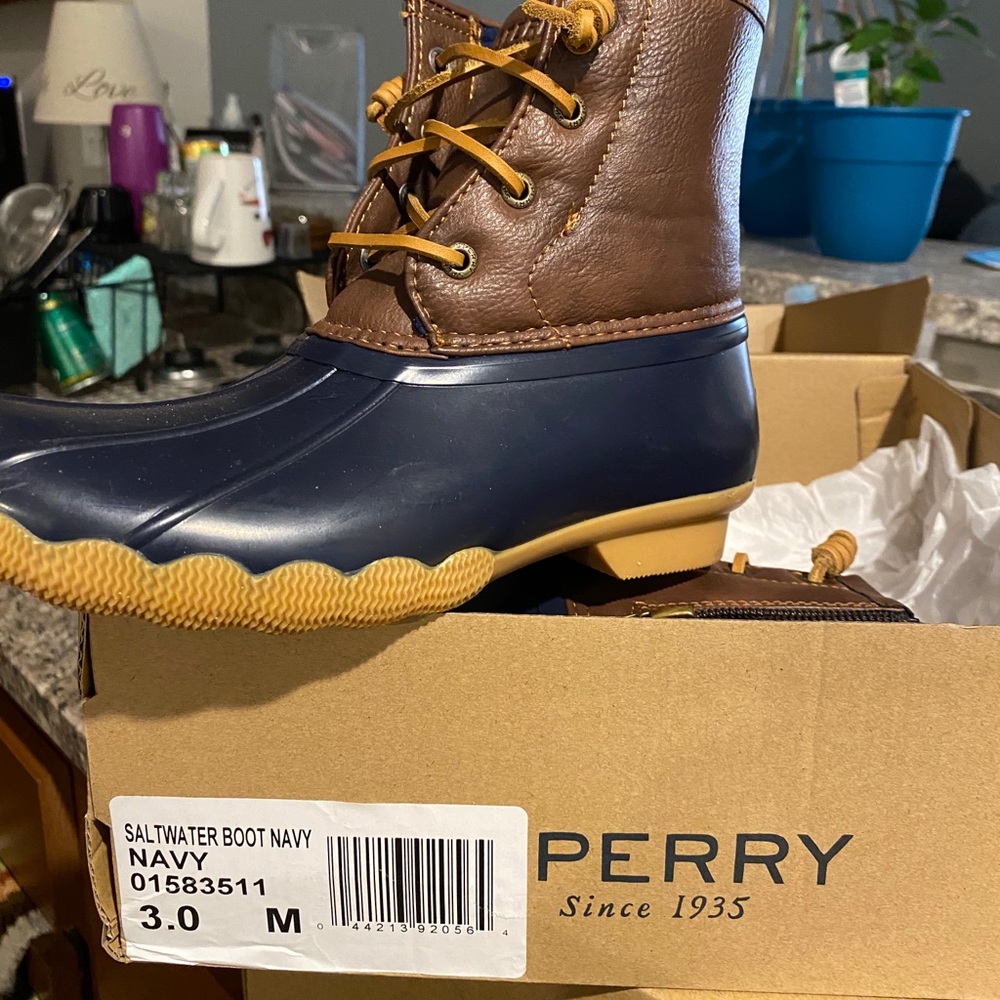 Kids size 3 Sperry boots for girls age 7-9